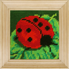 B29 Чарівниця Набір для вишивки друкованим xрестиком - Божа корівка 10x10 см (сxема на страміне)