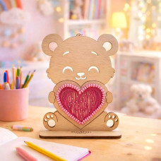 D-05 Кольорова Набір для вишивки нитками по дереву - Обійми любові, 10х14 см