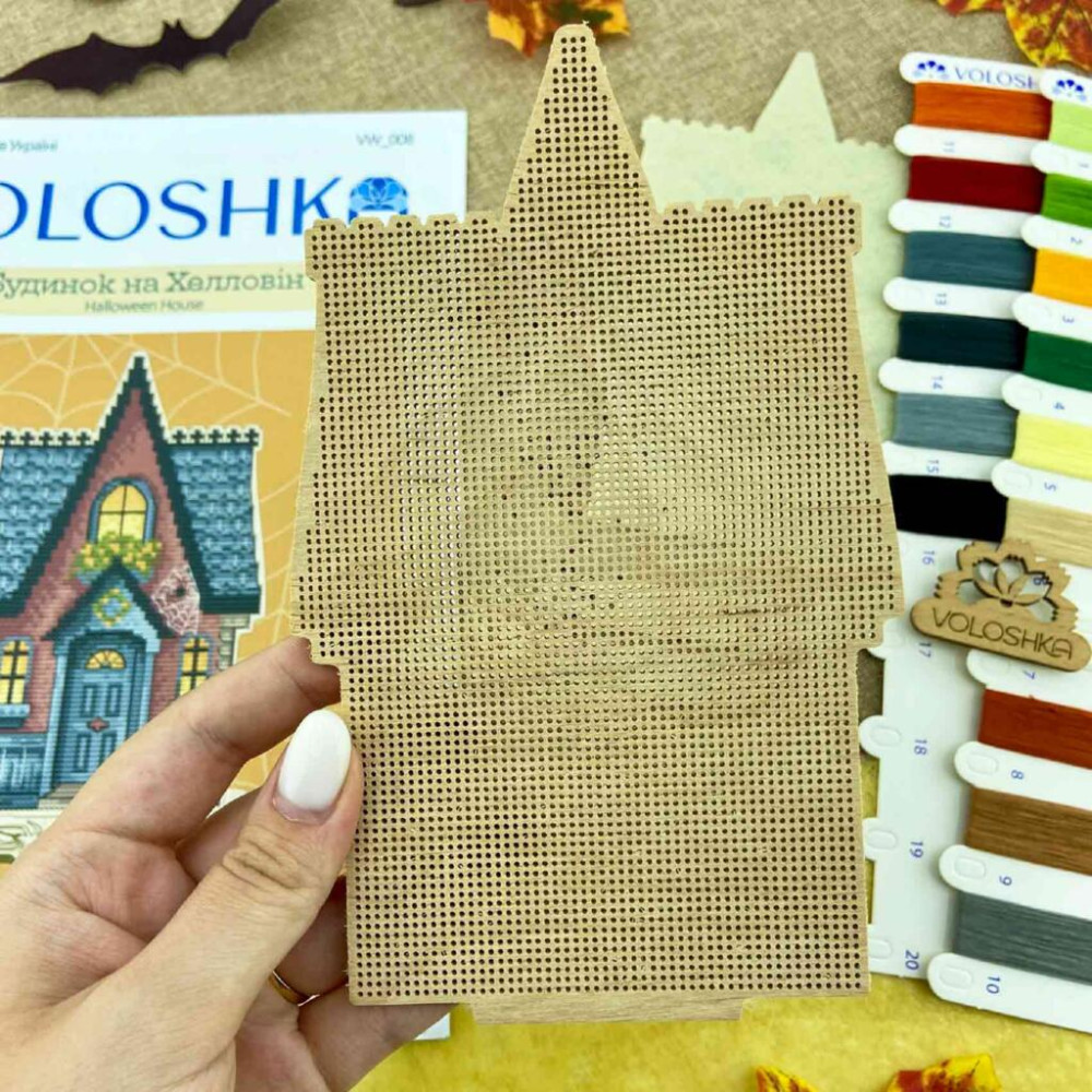 VW_008 Voloshka Набір для вишивки рахунковим хрестиком по дереву - Іграшка Будинок на Хелловін 12x18 см VW_008 Voloshka Набір для вишивки рахунковим хрестиком по дереву - Іграшка Будинок на Хелловін 12x18 см