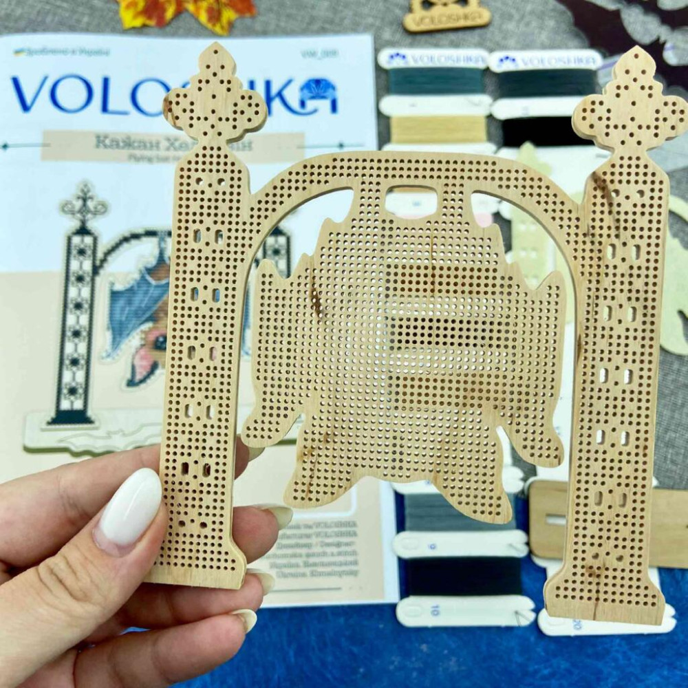 VW_009 Voloshka Набір для вишивки рахунковим хрестиком по дереву - Іграшка Кажан Хелловін 12,5x13,6 см VW_009 Voloshka Набір для вишивки рахунковим хрестиком по дереву - Іграшка Кажан Хелловін 12,5x13,6 см